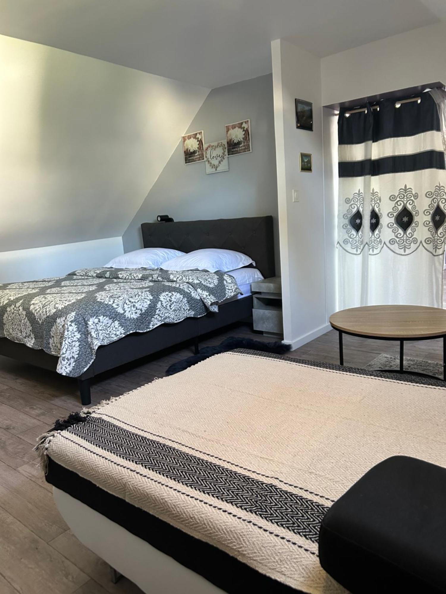 Hotel St Charles 랑부예 외부 사진